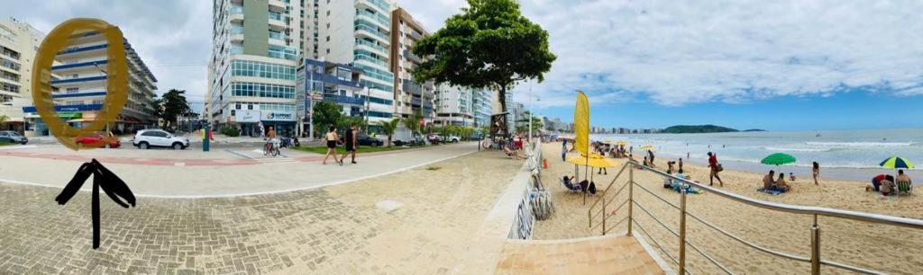 Apartamento Vista Mar - 2 quartos - Praia do Morro - prédio frente Mar - elevador - atravessou a avenida, já está na praia - com garagem - internet Guarapari Esterno foto